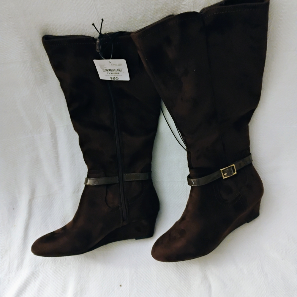 East 5th Brown Heeled Boots with Suede Finish